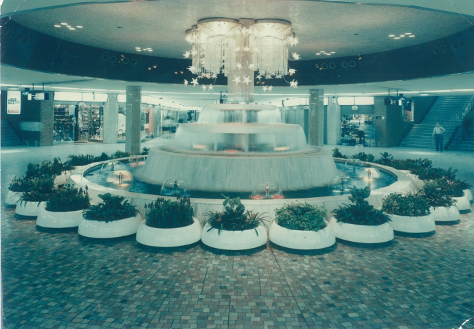 初代泉の広場（1970年）