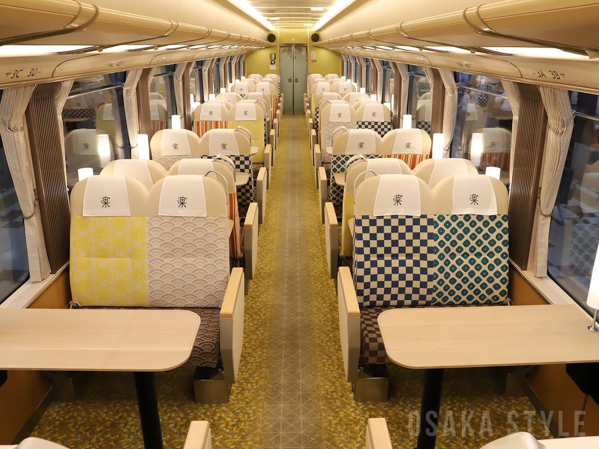 団体専用列車「楽」の大型テーブル付座席スペース – OSAKA STYLE