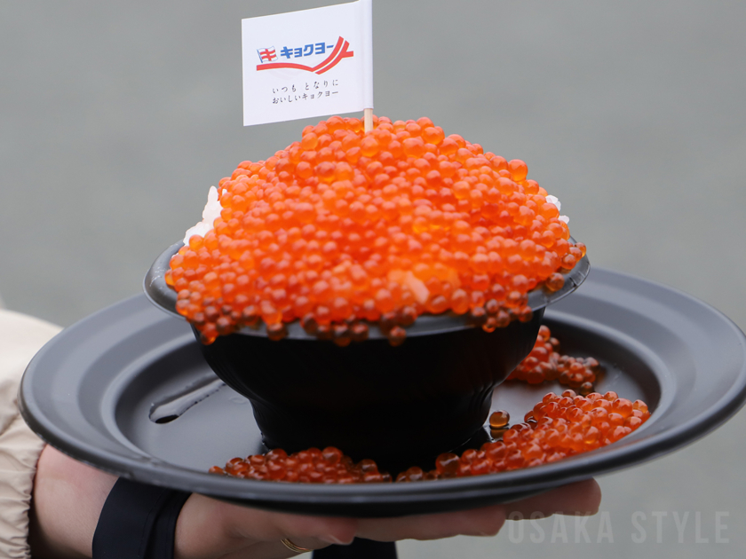 アラスカ産紅鮭のこぼれいくら丼