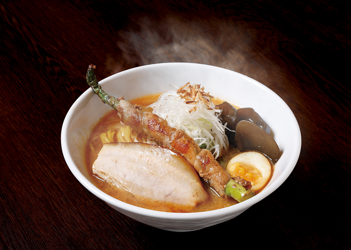 札幌「麺屋雪風」濃厚味噌 肉巻きアスパラ乗せラーメン