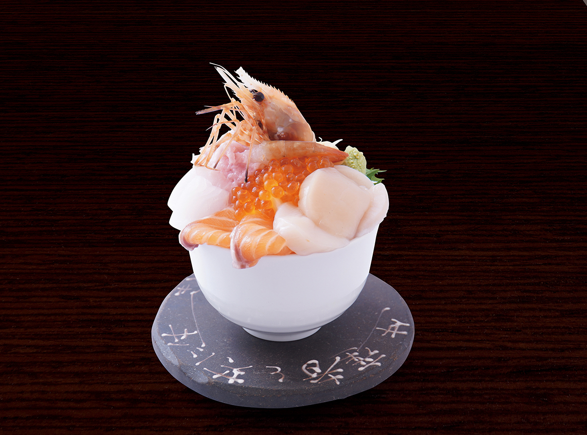 札幌「シハチ鮮魚店」シハチ彩り北海道海鮮丼