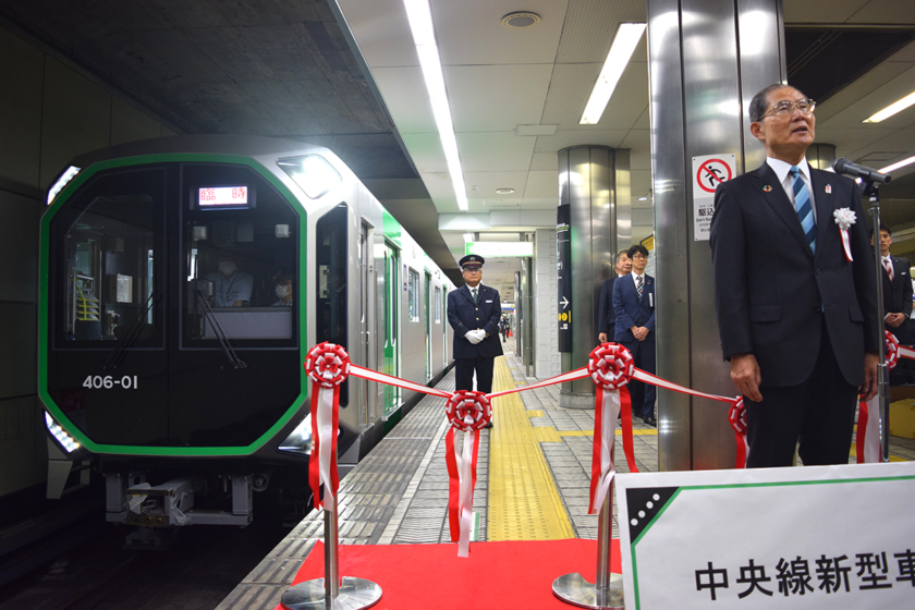 大阪メトロ中央線新型車両400系出発式