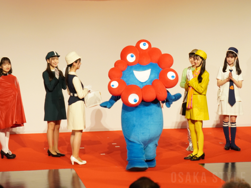 NMB48と大阪・関西万博の公式キャラクター「ミャクミャク」