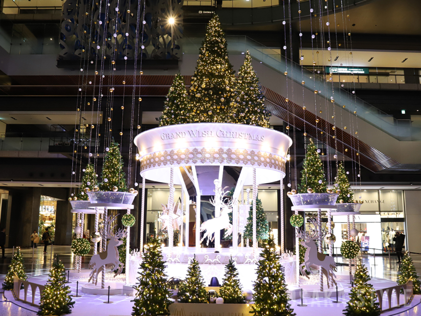 グランフロント大阪でクリスマスツリー点灯