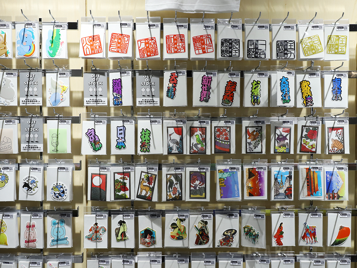 小物 STIQ 体験型ステッカーショップ「STIQ STORE SHINSAIBASHI」 – OSAKA STYLE