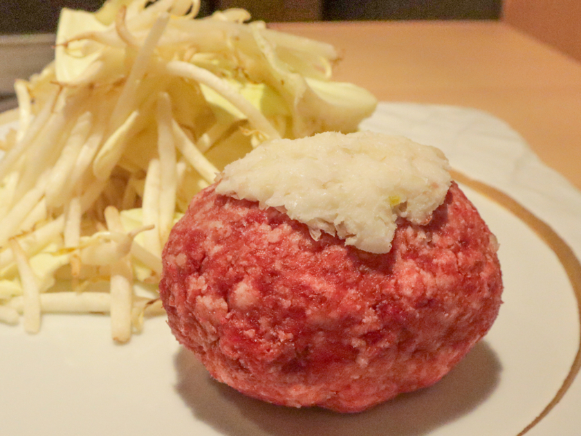 「神⼾⾚ふじ」のハンバーグ