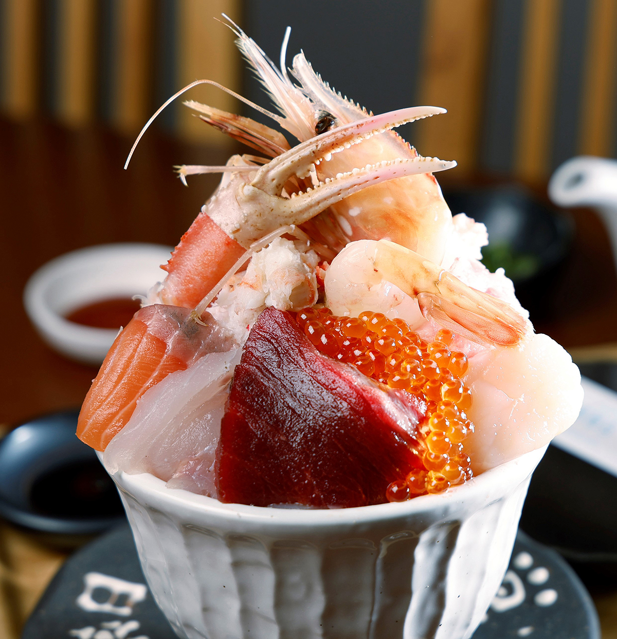 札幌「シハチ鮮魚店」

名物！シハチ彩り10種海鮮ハルカス10周年スペシャル丼