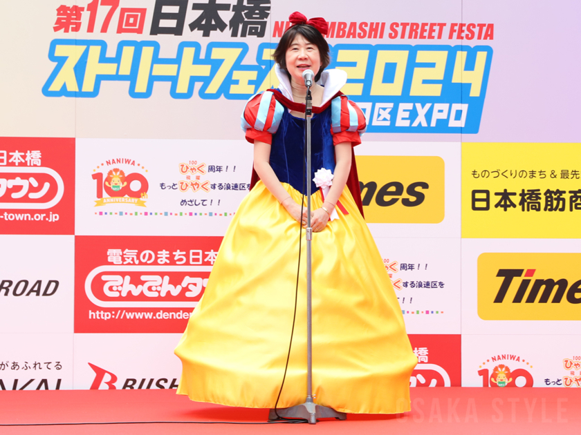 幡多伸子浪速区長がコスプレ姿で登場