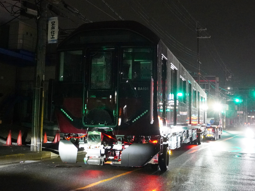 近鉄の新型一般車両8A系を輸送