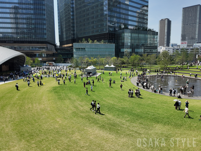 「グラングリーン大阪」うめきた公園の芝生広場