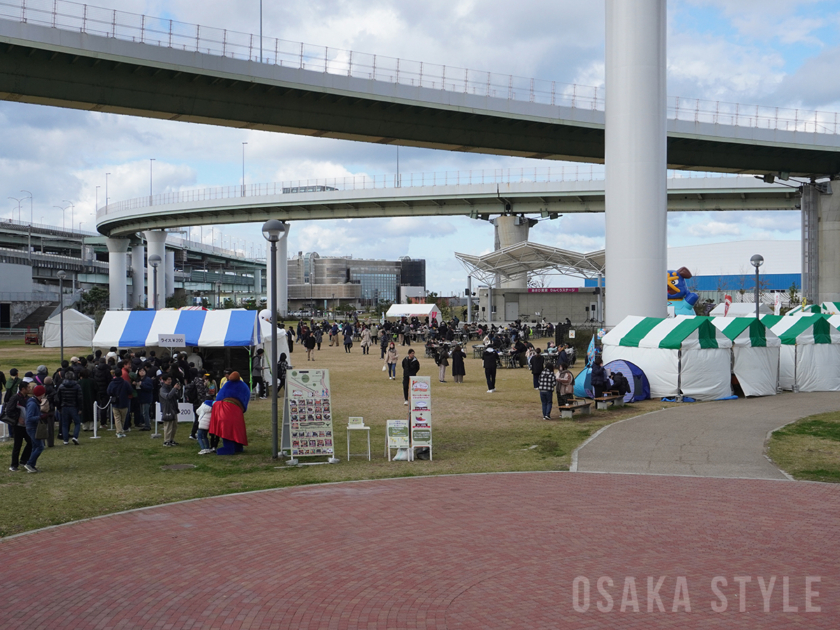 りんくうアイスパーク芝生広場で「泉佐野カレーサミット2024 秋」