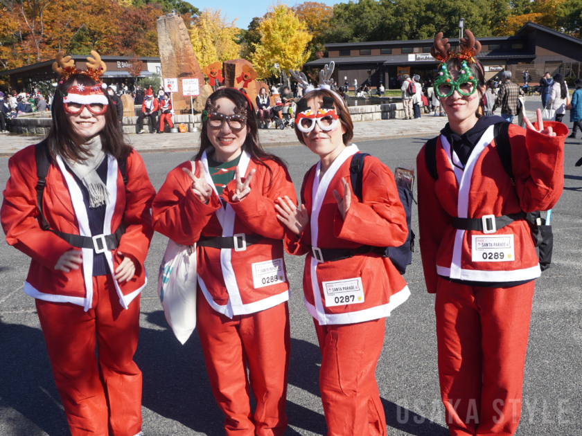 大阪城公園でチャリティーイベント「サンタパレード大阪 2024」