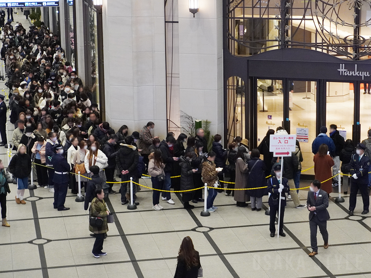 阪急うめだ本店で初売り 開店前に2500人の列 – OSAKA STYLE