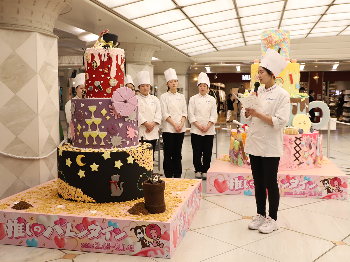 「推しが詰まった巨大ケーキオブジェ」完成披露式