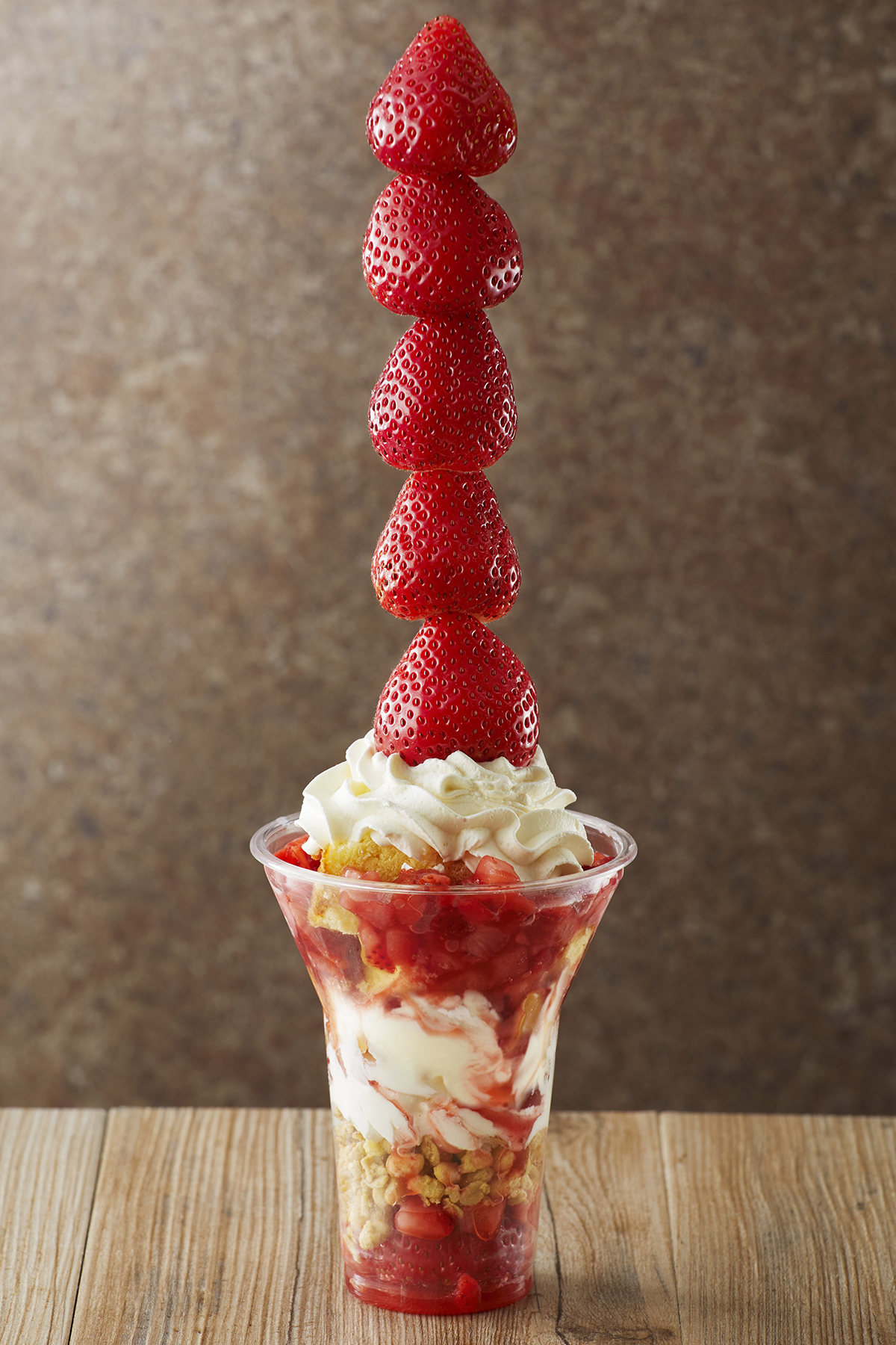 ランドマークブランドいちごパフェ（わたしのフルーツパーラー