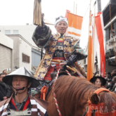 「岸和田城武者行列」に田村淳さん