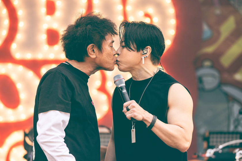 浜田雅功さんと西川貴教さんがキス