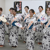 愛染娘が大阪締めを披露