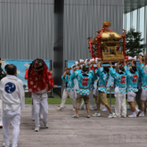 展望台で阿倍野神輿と阪南獅子舞が巡行