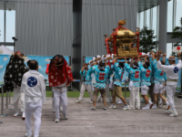 展望台で阿倍野神輿と阪南獅子舞が巡行