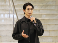 ゴッホ作品を見た感想を語る松下洸平さん