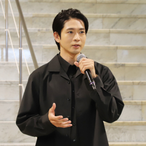 ゴッホ作品を見た感想を語る松下洸平さん