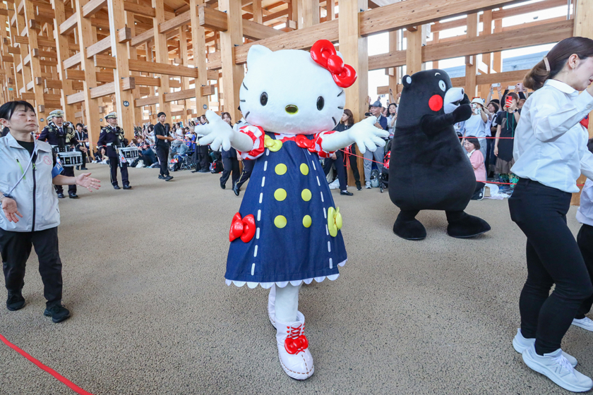 「ジャパンデー」パレードにくまモン、ハローキティら
