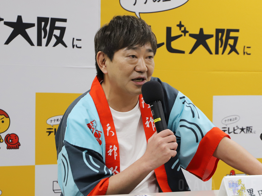 「天神祭生中継2025 ～万博の夏！世界に届け なにわ花火～」の司会を務める黒田有さん