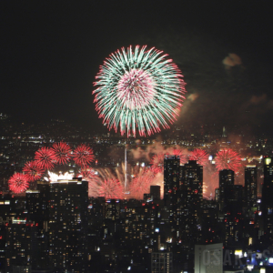 あべのハルカス展望台で「なにわ淀川花火大会」特別営業