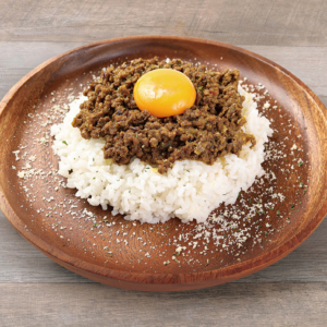 キーマカレー（生卵トッピング）
