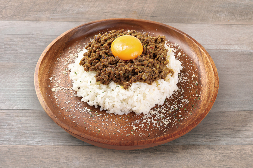 キーマカレー（生卵トッピング）