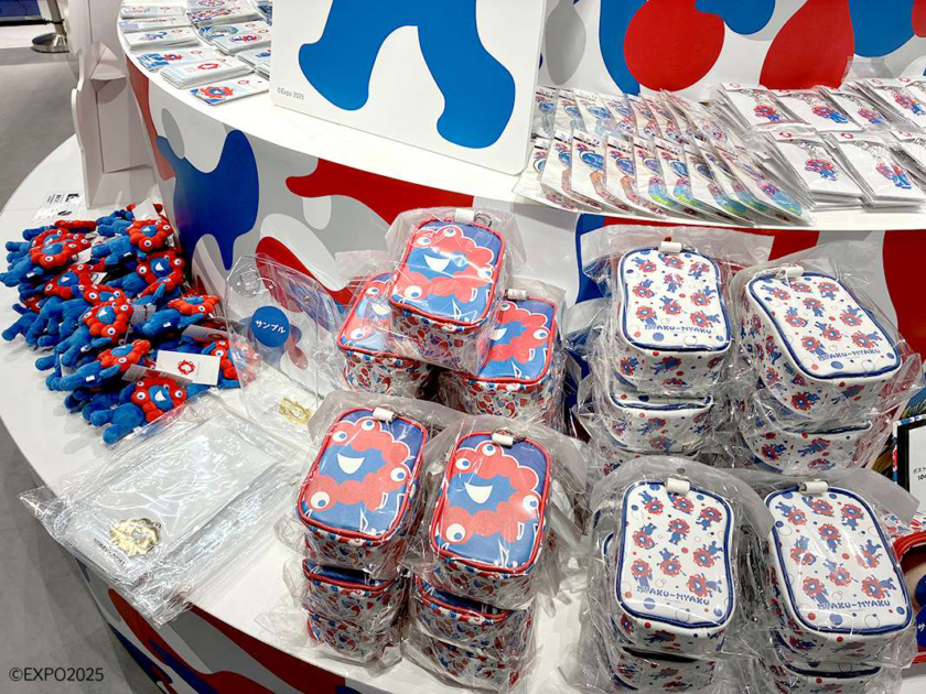 アニメイト梅田に「ミャクミャク」グッズ集合