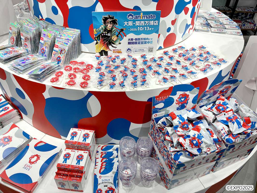 アニメイト梅田に「ミャクミャク」グッズ集合