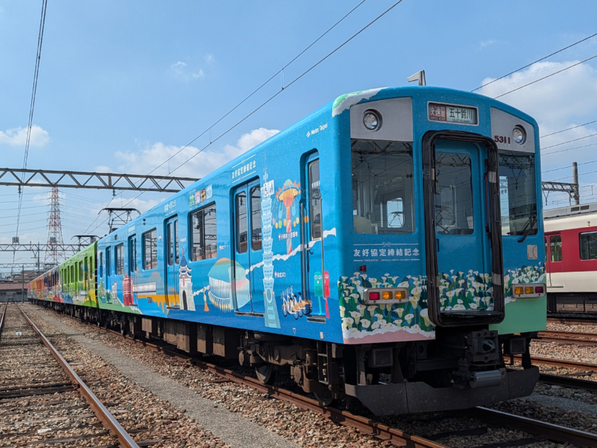 近鉄 ラッピングトレイン「台北へ行こう！列車」