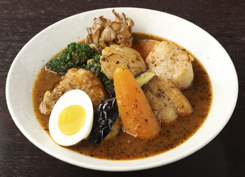 「スープカレーらっきょ」どろ豚角煮と別海産ホタテのスープカレー