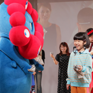 ミャクミャク、永尾柚乃さん