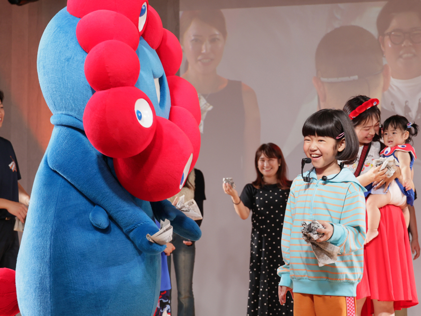 ミャクミャク、永尾柚乃さん