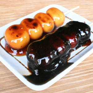 「だんご屋」みたらし団子、黒糖みつ団子