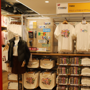 FM802