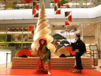 KITTE大阪に「和のツリー」登場