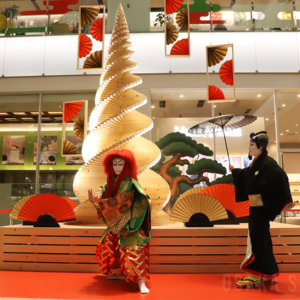 KITTE大阪に「和のツリー」登場