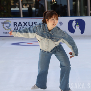 本田望結さんが「ウメダ☆アイスリンク つるんつるん」で初滑り