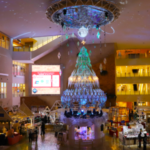 ミラーボールとイルミネーションのショータイム