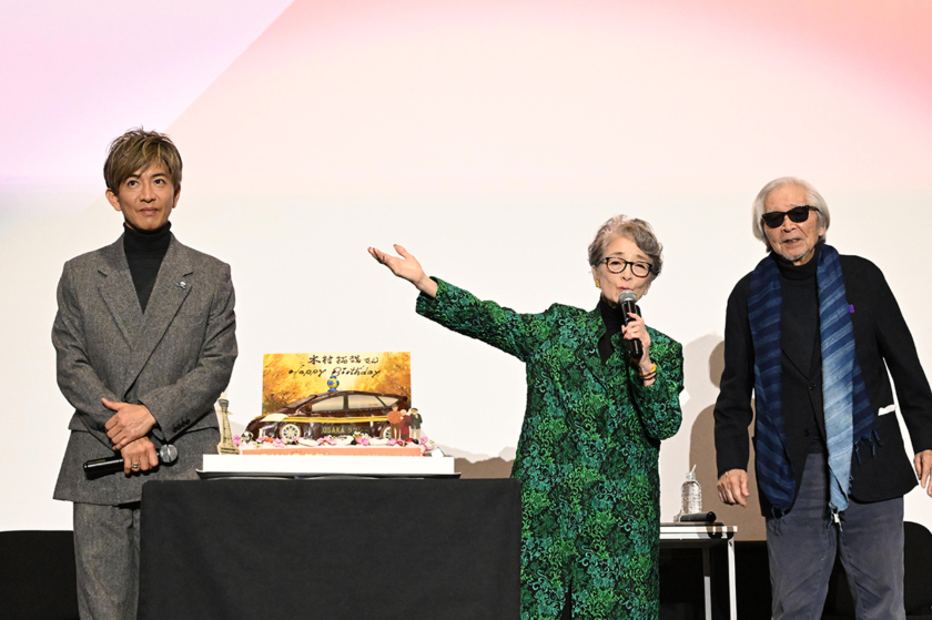大阪で映画「TOKYOタクシー」舞台挨拶　木村拓哉さんへのサプライズ誕生日祝いも