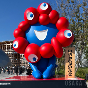 ミャクミャクのモニュメント