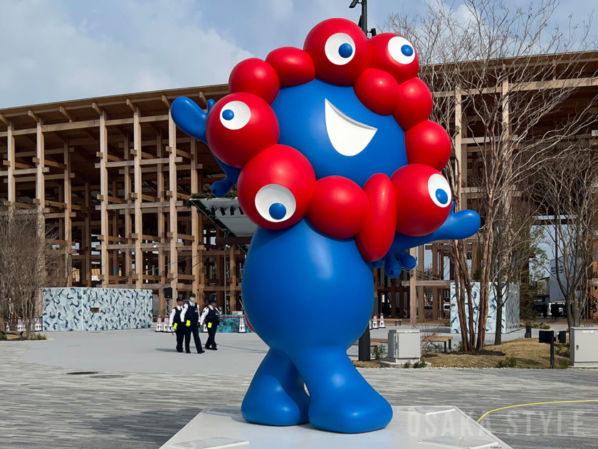 ミャクミャクのモニュメント