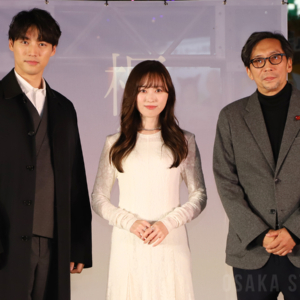 なんば広場で映画「楓」ライトアップサプライズイベント