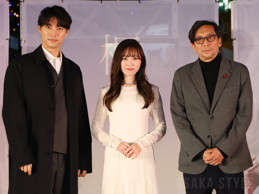 なんば広場で映画「楓」ライトアップサプライズイベント