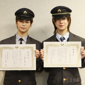 後藤威尊さんと佐野雄大さんが難波駅の1日駅長