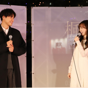 なんば広場で映画「楓」ライトアップサプライズイベント